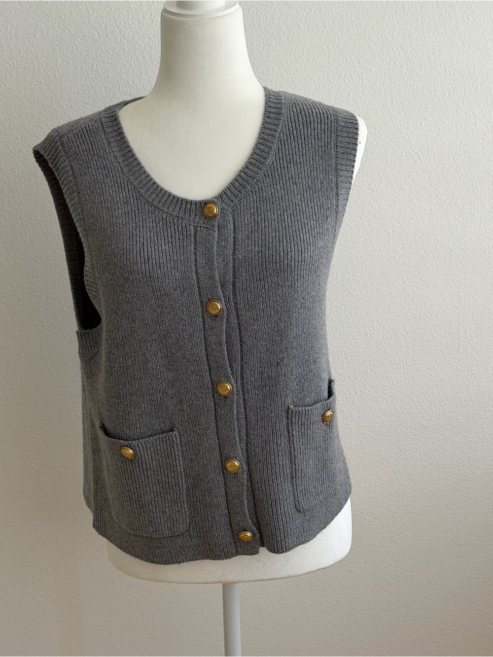 NWT Magaschoni Grey Ribbed Knit Button Front Sweater Vest Pockets - Size Medium